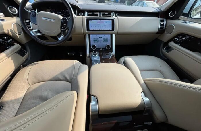Executive Range Rover Autobiography Hire by Elorents