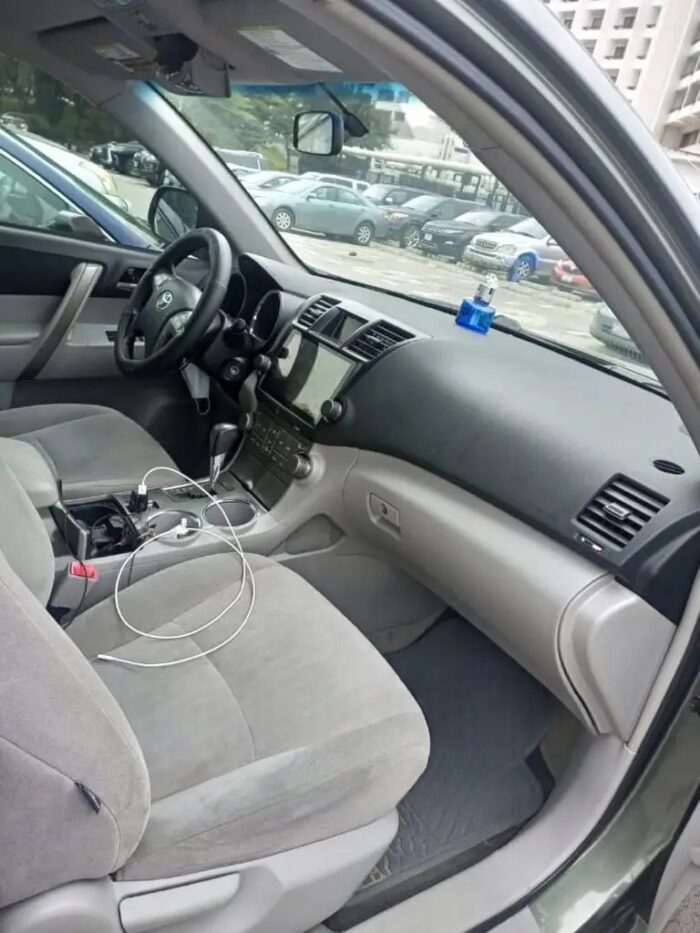 Toyota Highlander for Rent
